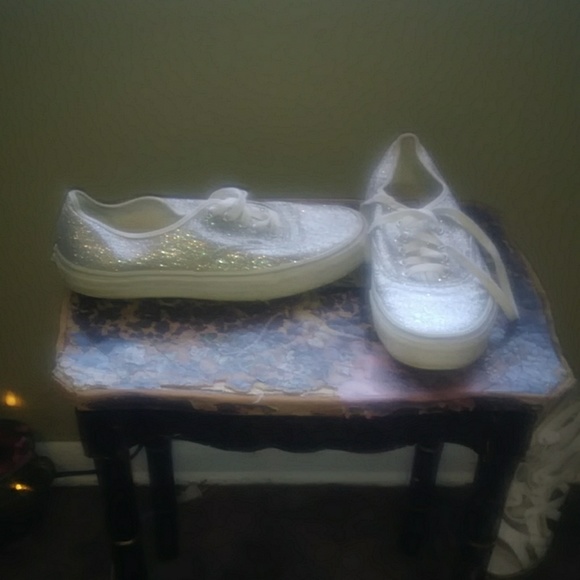 Gently used shoes - Picture 5 of 7